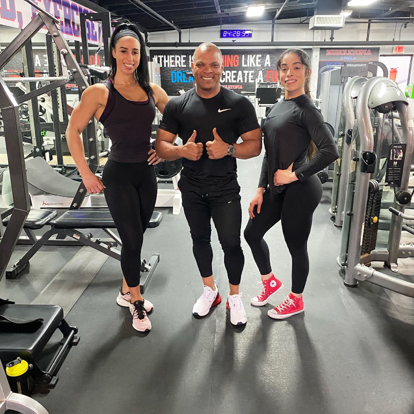 MuscletopiaUSA team and members